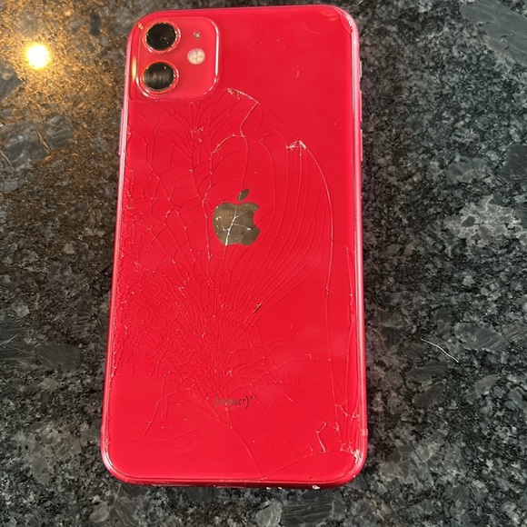 Red iPhone 11 - Picture 5 of 5